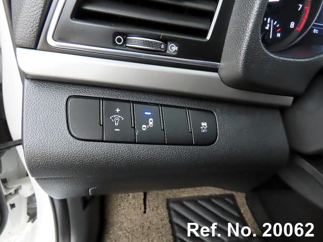  Hyundai / Avante Stock No. 20062